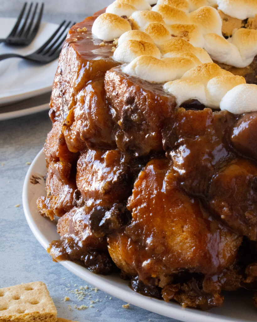 close up of the caramelized biscuits on the S'mores Monkey Bread
