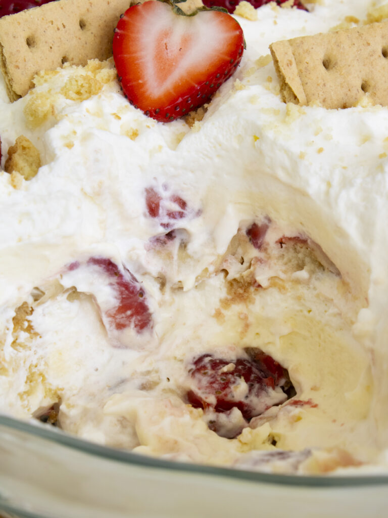 close up of the inside of the Strawberry Cheesecake Banana Pudding